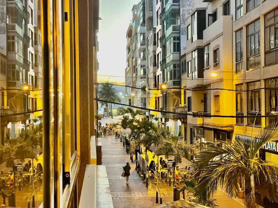 Affordable Holiday Accommodation For Large Families And Groups At Las Canteras Beach With 3 Bedrooms And Free Parking Las Palmas de Gran Canaria Exteriör bild