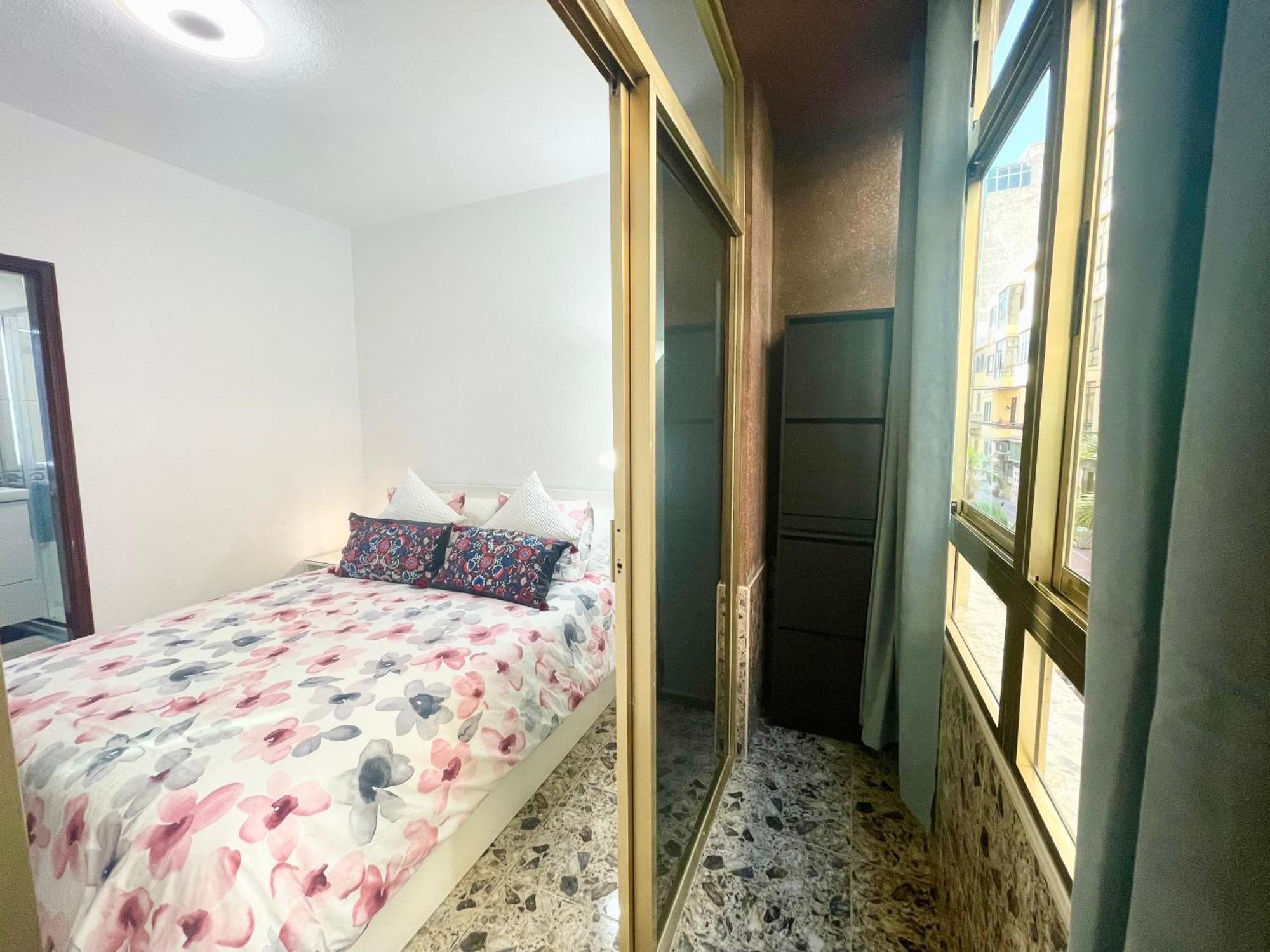 Affordable Holiday Accommodation For Large Families And Groups At Las Canteras Beach With 3 Bedrooms And Free Parking Las Palmas de Gran Canaria Exteriör bild