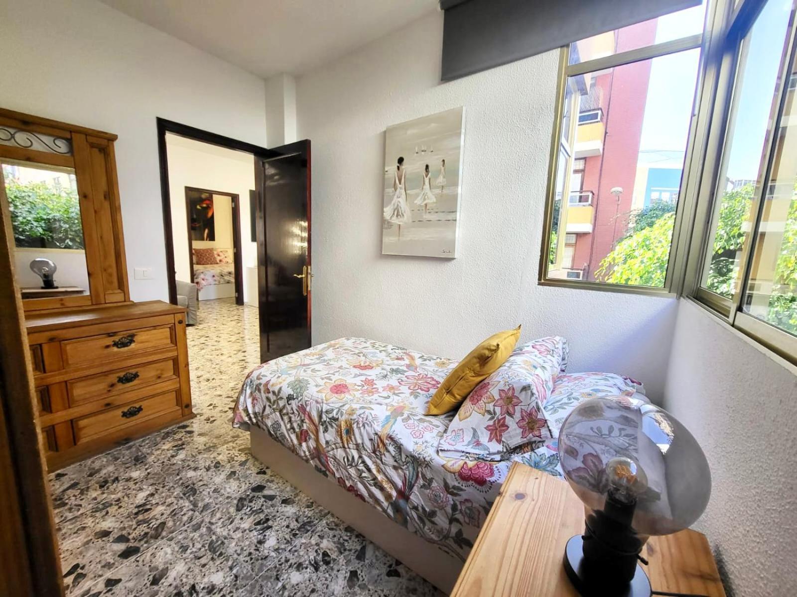 Affordable Holiday Accommodation For Large Families And Groups At Las Canteras Beach With 3 Bedrooms And Free Parking Las Palmas de Gran Canaria Exteriör bild
