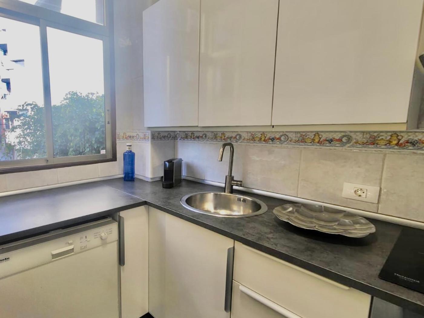 Affordable Holiday Accommodation For Large Families And Groups At Las Canteras Beach With 3 Bedrooms And Free Parking Las Palmas de Gran Canaria Exteriör bild